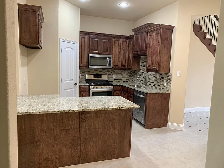 1703 Leann Ln — Photo 3