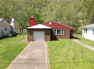 215 Morris Ave, Pratt, WV 25162