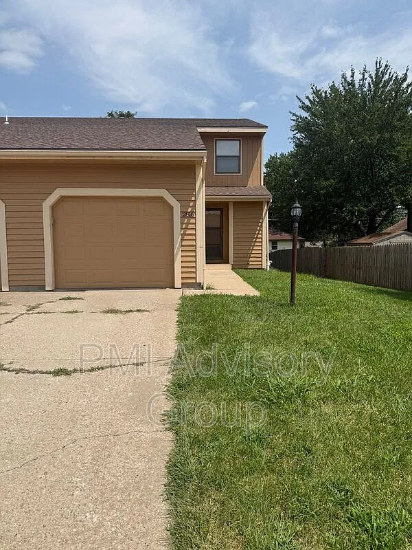3 bed, 2.5 bath, 1546 sqft, $1,570 — Photo 1