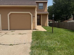 2816 SW Westport Plaza Dr, Topeka, KS 66614