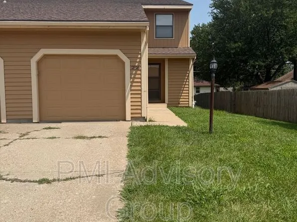2816 SW Westport Plaza Dr, Topeka, KS 66614