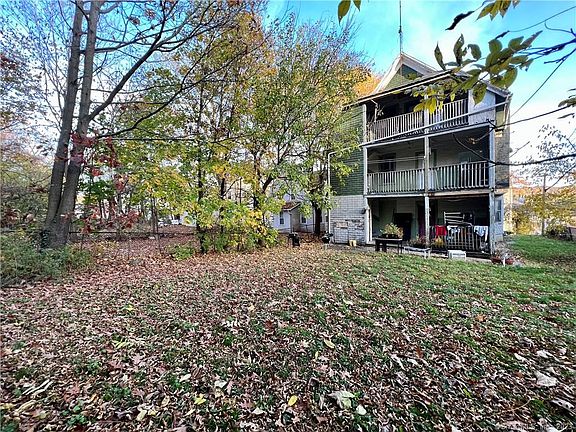 5th image of 153 Easton Ave