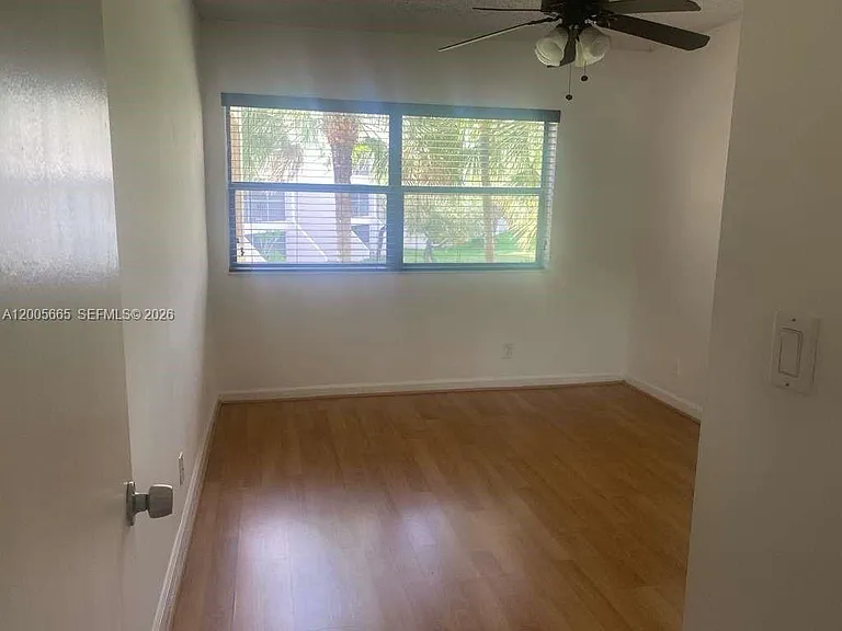 220 Lakeview Dr #203 — Photo 14