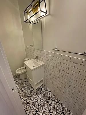 Rented by Hudson Exclusive Inc | media 10