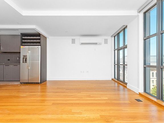 3rd image of 1040 Dean St #404X
