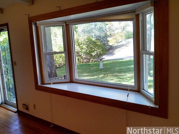4th image of 6128 Woody Ln NE