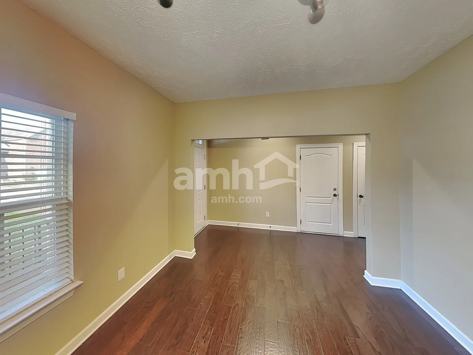 3 bed, 2.5 bath, 2245 sqft, $2,555 — Photo 4