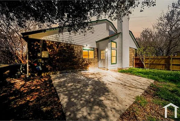 6818 Flaming Ridge Dr — Photo 5