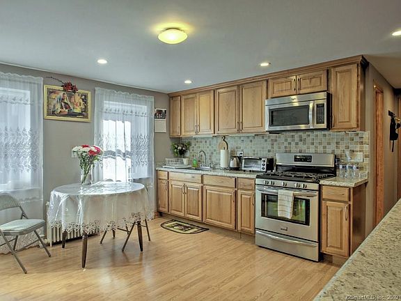 3rd image of 138 Biruta St