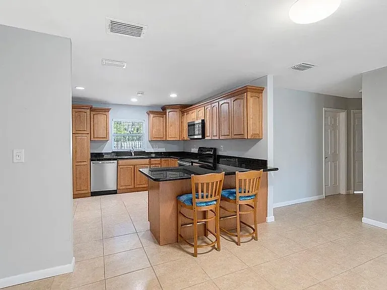 2057 NE Ridge Ave — Photo 9