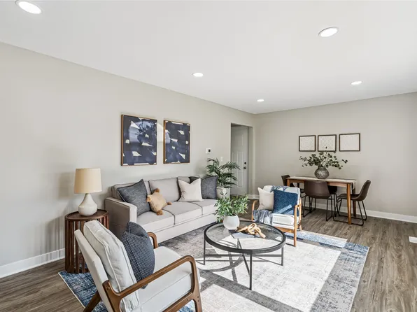 8066 Pilmer Dr, Des Moines, IA 50320