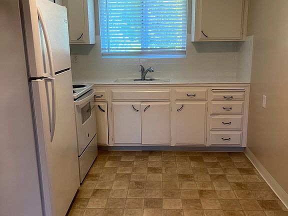 4th image of 939 Villa Ave #6