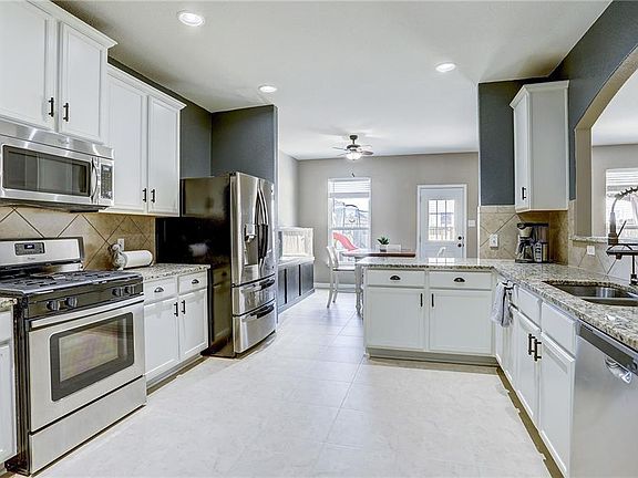 3rd image of 1712 Amy Dr