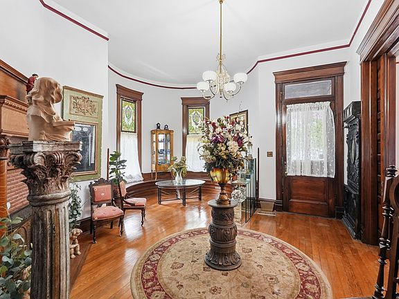 6th image of 1823 S Broadway St