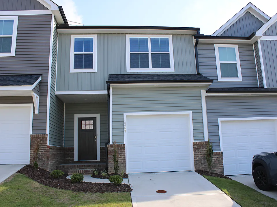 1369 Bessie Ct