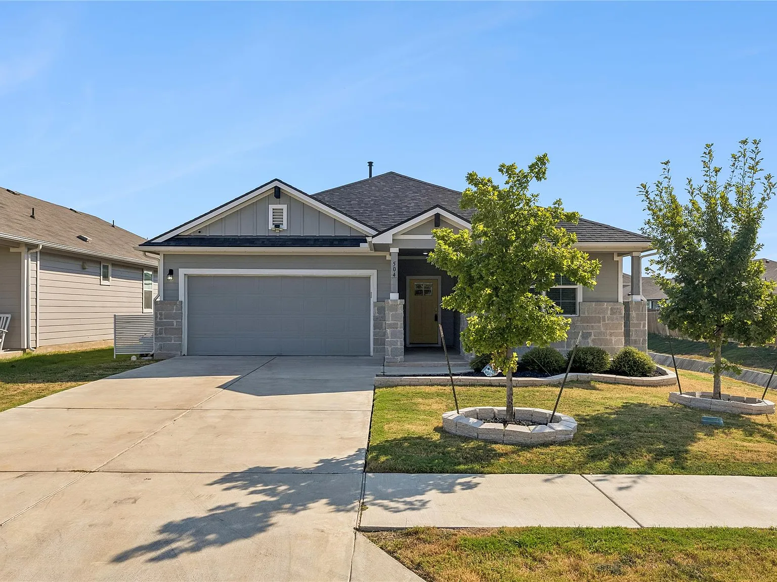4 bed, 2.0 bath, 1612 sqft, $1,925 — Photo 1