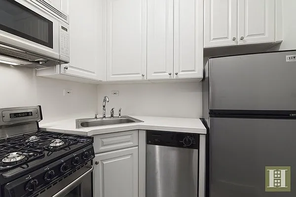 Rented by Halstead Real Estate | media 41