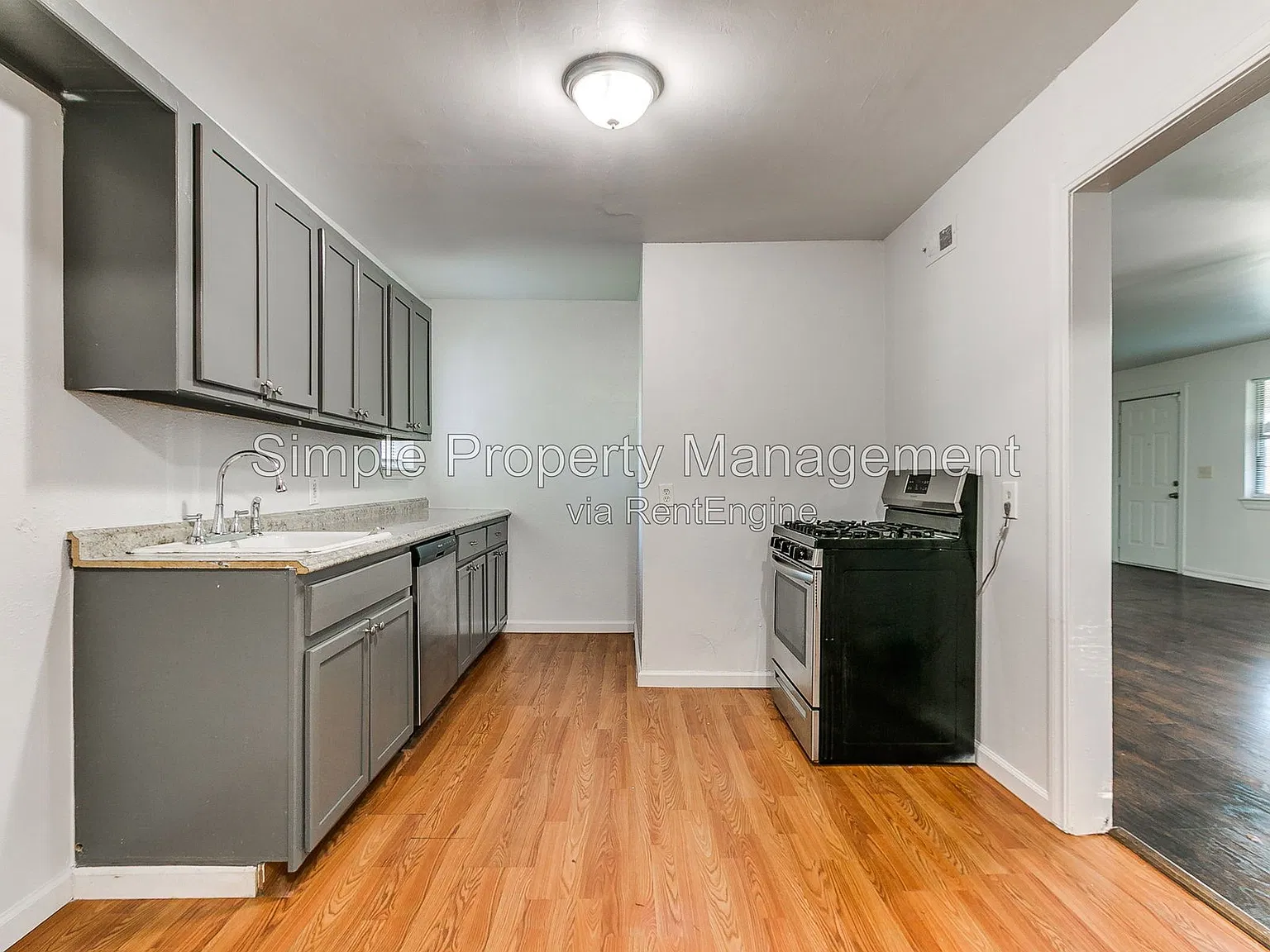 3 bed, 1.0 bath, 1211 sqft, $1,350 — Photo 1