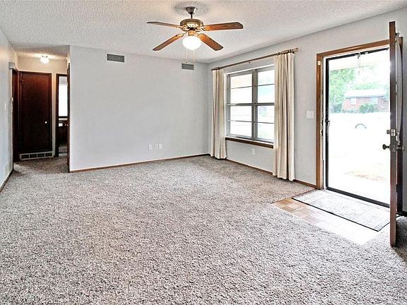 3rd image of 321 Elmwood Dr
