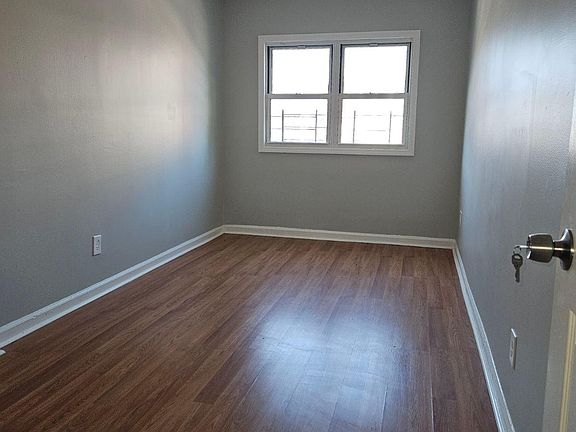 4th image of 2952 Laconia Ave Floor 2