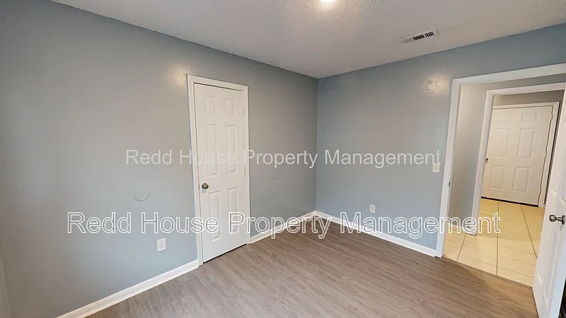 3 bed, 1.0 bath, 1032 sqft, $1,150 — Photo 4