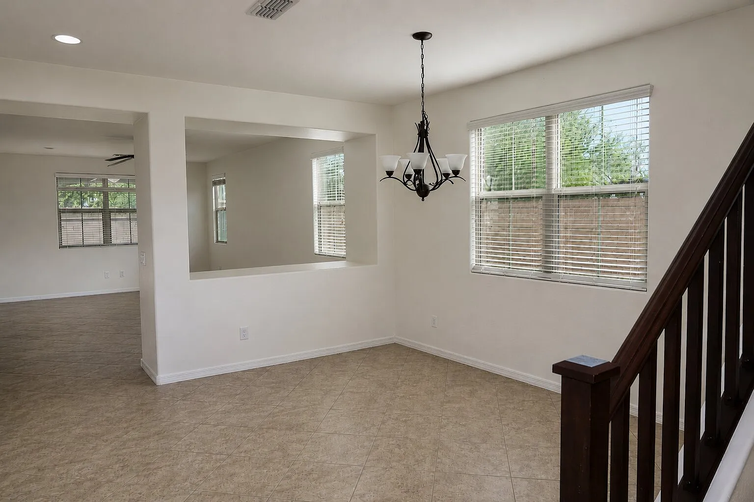 4 bed, 2.5 bath, 2764 sqft, $2,995 — Photo 2