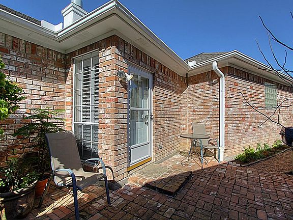 2nd image of 37 Kelliwood Courts Cir