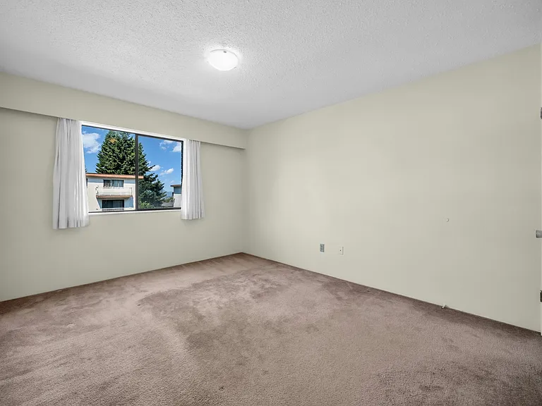 5130 Irving St — Photo 15