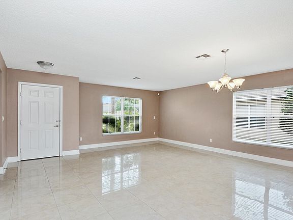 4th image of 821 Eastcliff Ct