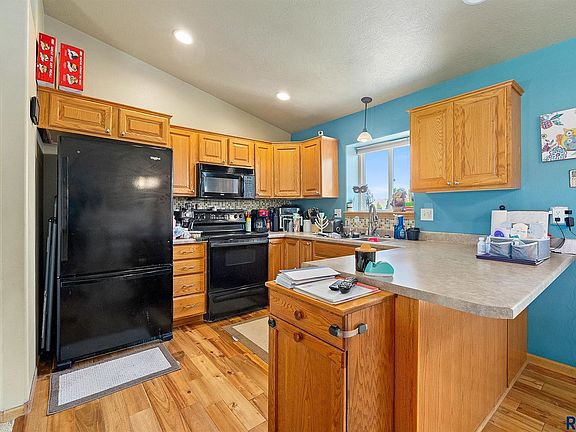 2nd image of 403 Thoms St