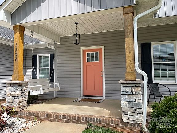 3rd image of 2222 Evergreen Dr