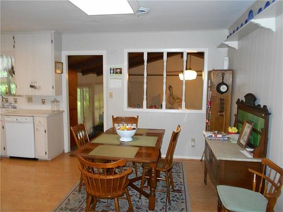 3rd image of 1104 Hill St