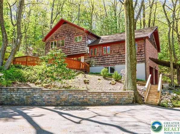 400 Dogwood Ter, Easton, PA 18040