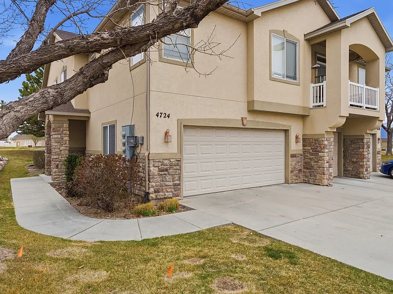 4724 W Wagon Train Dr — Photo 2