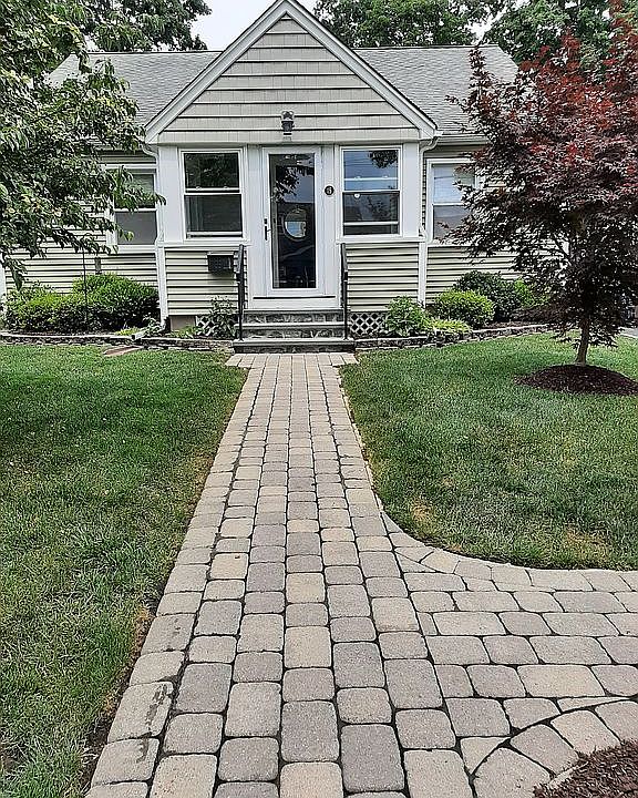 2nd image of 15 Sander St