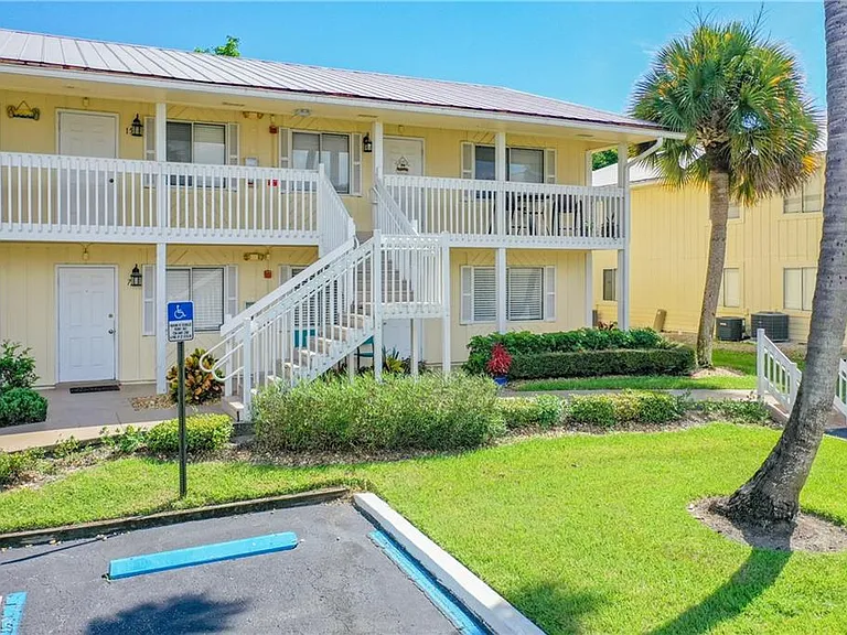 4625 Bayshore Dr #D8 — Photo 32