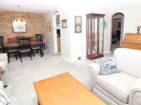 3rd image of 7266 Mackenzie Rd