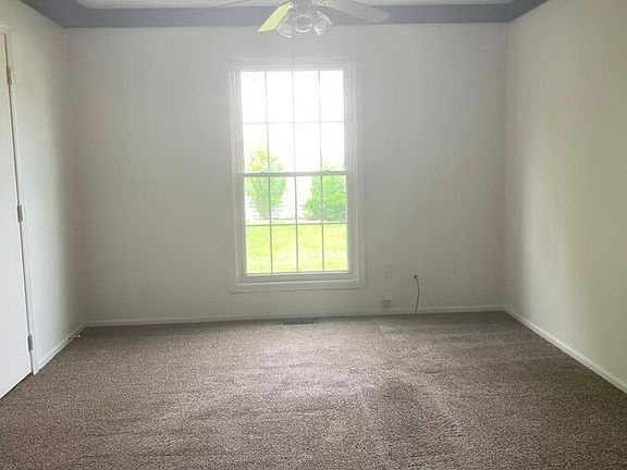 4th image of 30 Potomac Ln