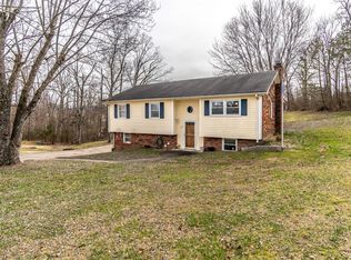 135 Forest Hill Dr, Irvine, KY 40336