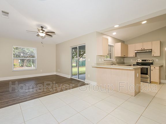 4th image of 708 NE Jordan Ter