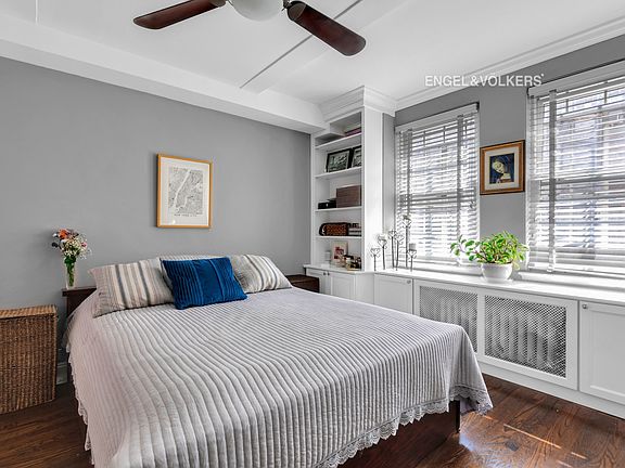 3rd image of 321 E 43rd St APT 708