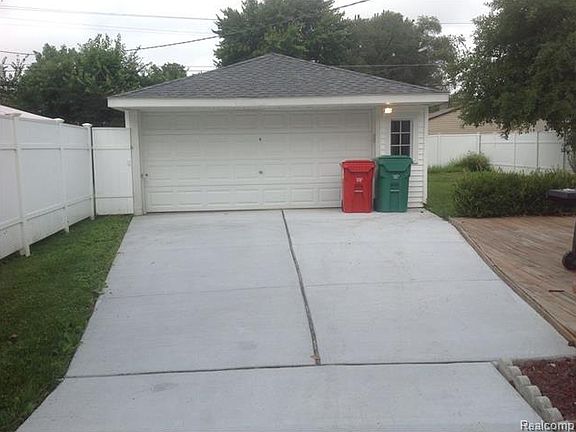 2nd image of 23039 Beechwood Ave