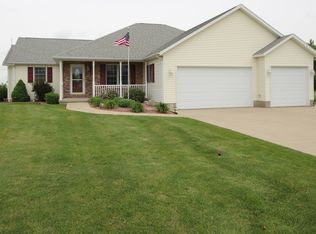 609 W Monroe St, Maroa, IL 61756