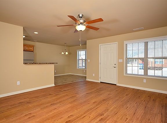 3rd image of 462 Lee St