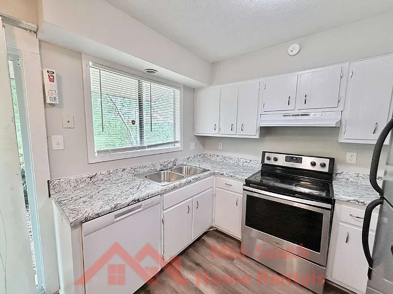 3809 Dante Ave — Photo 8