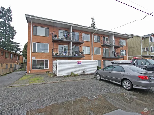 12011 32nd Avenue NE, Seattle, WA 98125