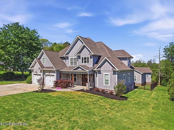 3rd image of 124 Alpine Dr
