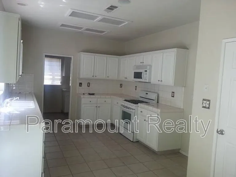4312 Heritage Pl — Photo 2