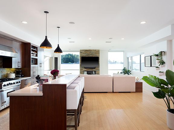 2nd image of 1712 1/2 Abbot Kinney Blvd