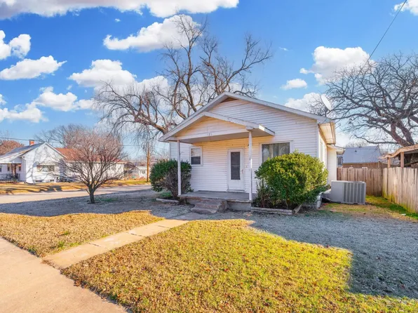 121 N Elm St, Wellington, KS 67152